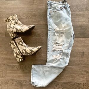 Aeropostale Light Wash Boyfriend Jeans